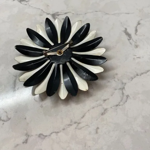Vintage Women's Jewelry Black White Enamel Decorative Sunflower Brooch‎ Pin - Picture 5 of 9